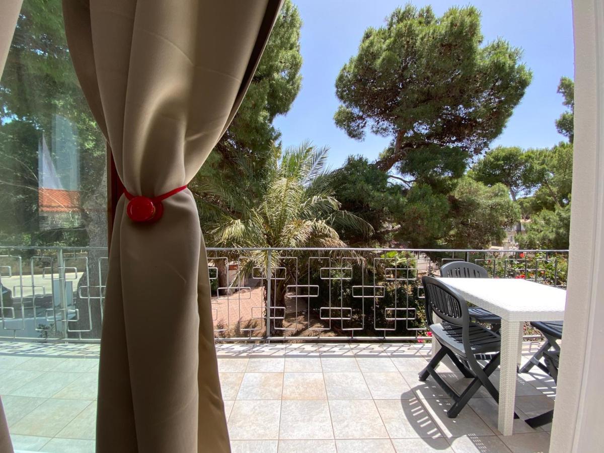 Sabrina Apartments Porto Pino Exterior photo